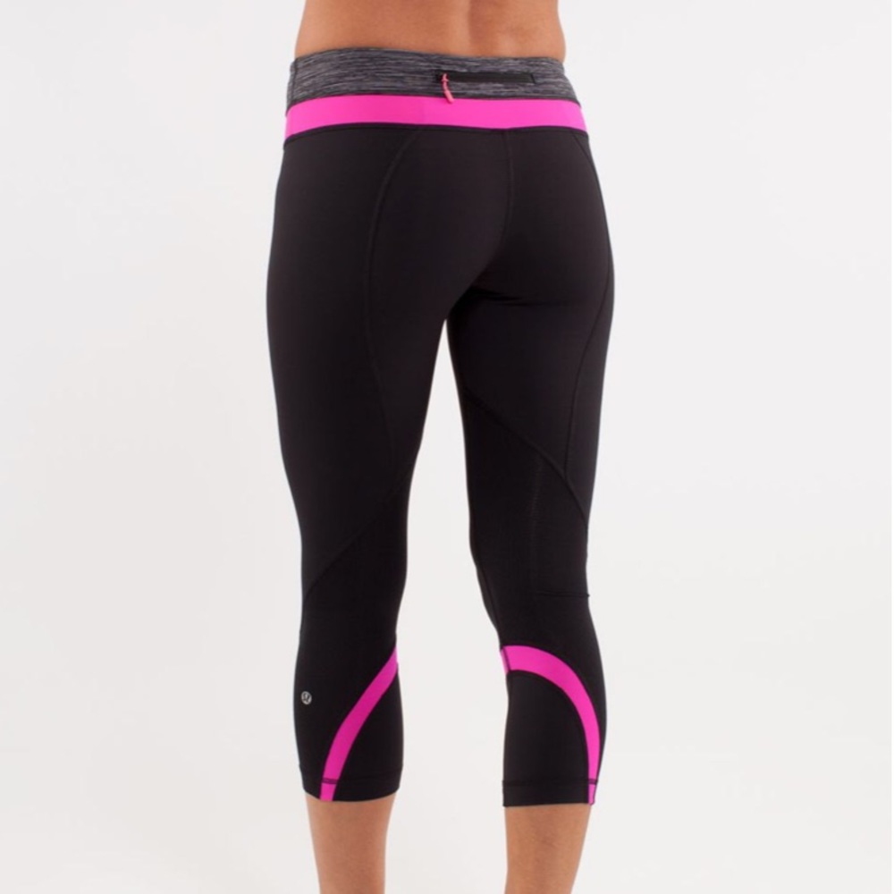 🍋 Lululemon Inspire crop Sz. 4